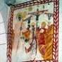 Sur le mur séparant la nef du transept, du côté nord-est, une fresque représente une crucifixion. Dans un environnement natté, le Christ sur la croix est entouré des deux larrons ; au pied de la croix il y a la Vierge à gauche, saint Jean à droite, et Mar
